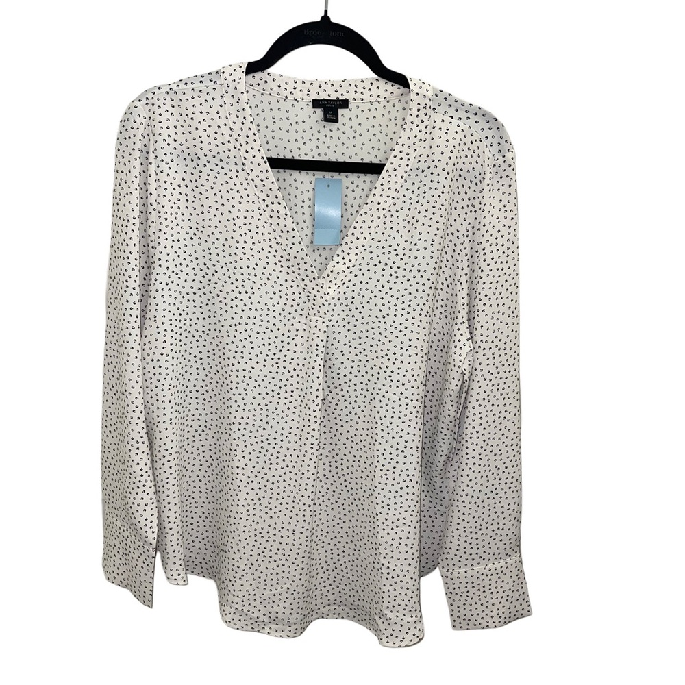 Ann Taylor Black and White V Neck Printed Top Size Large Petite NWT